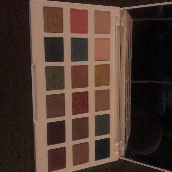 Ciate The Editor Palette - Picture 2 of 2